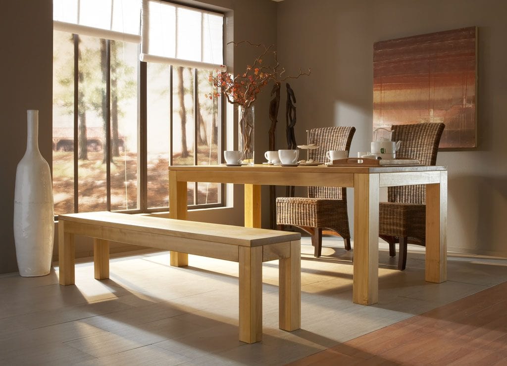 Stůl jako středobod jídelny